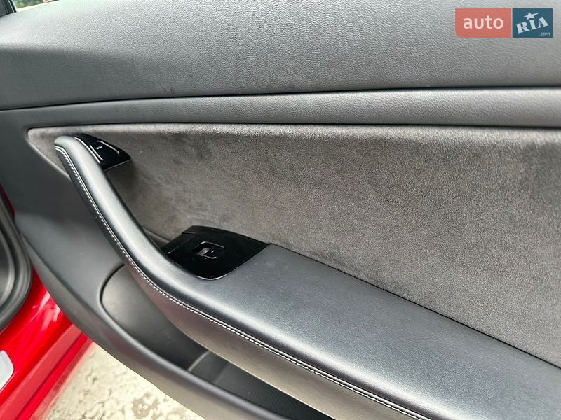 Седан Tesla Model 3 2019 в Києві