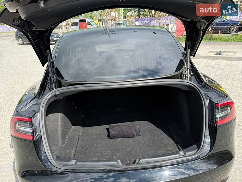 Седан Tesla Model 3 2020 в Ивано-Франковске