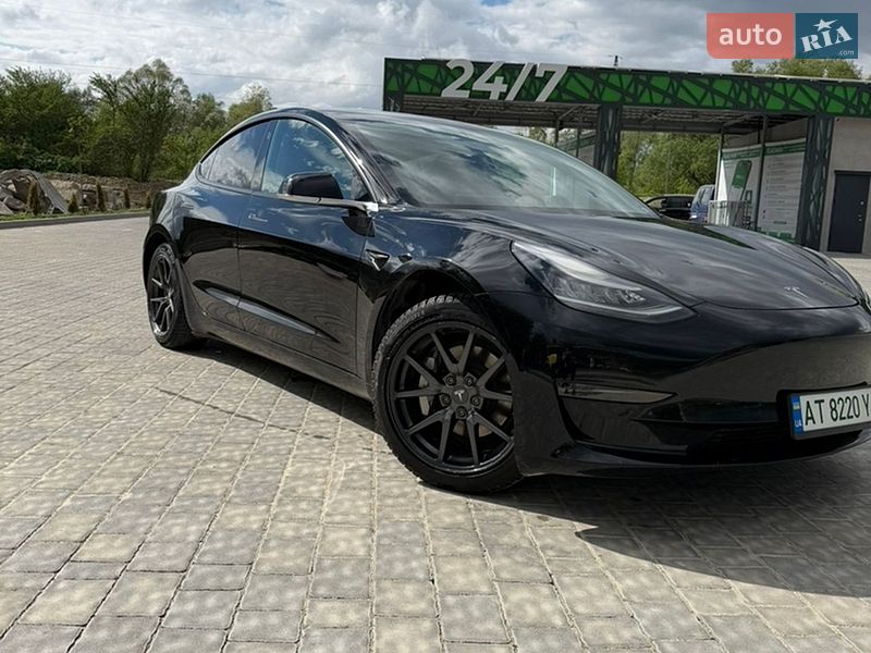 Седан Tesla Model 3 2020 в Ивано-Франковске