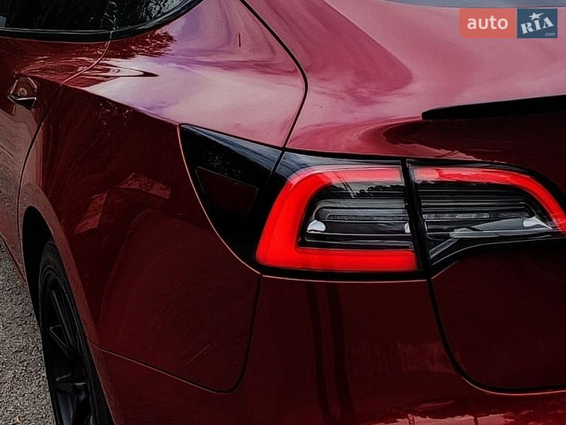 Седан Tesla Model 3 2018 в Івано-Франківську