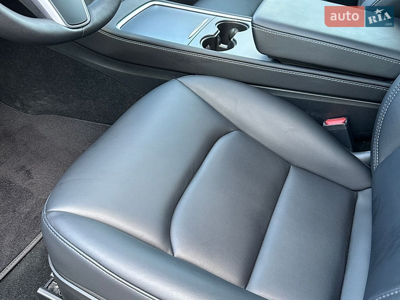Седан Tesla Model 3 2023 в Каменском