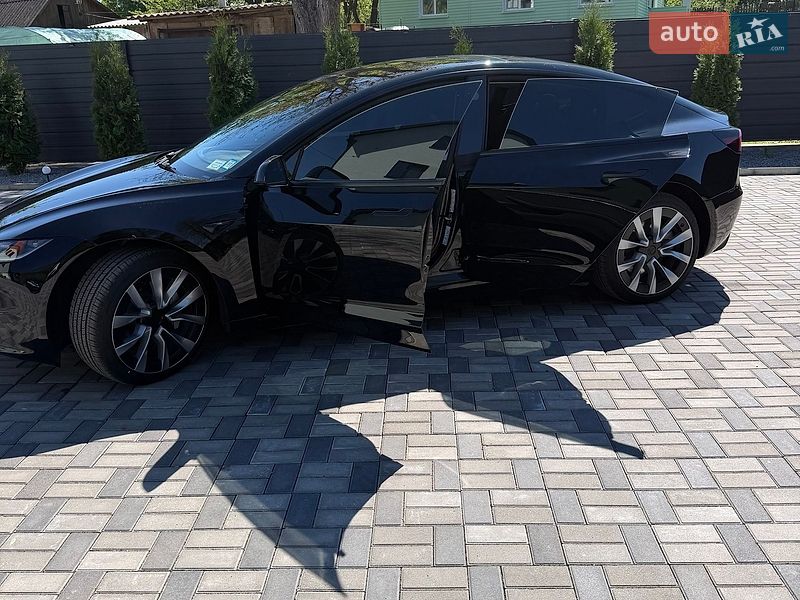 Седан Tesla Model 3 2024 в Звягеле