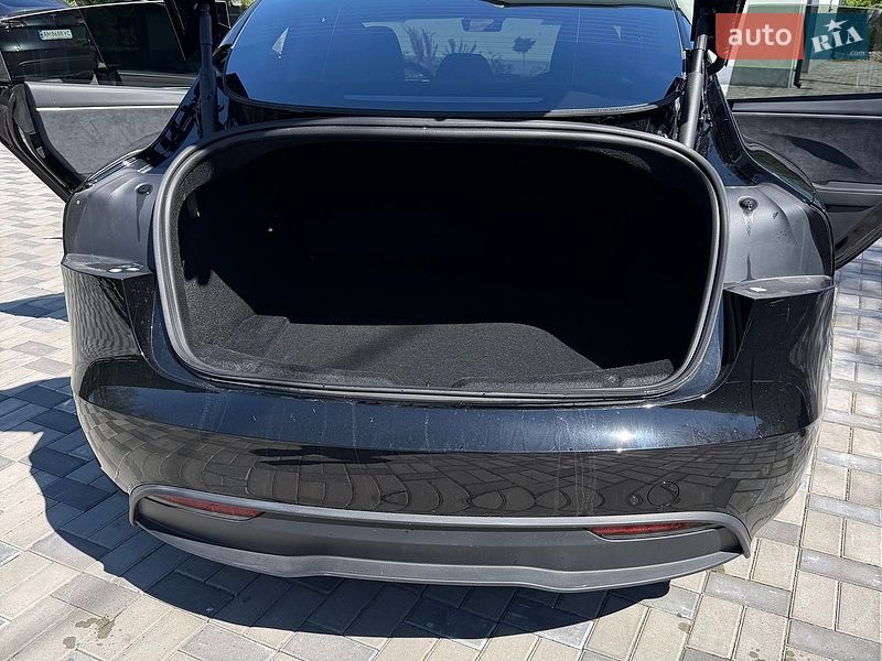 Седан Tesla Model 3 2024 в Звягеле