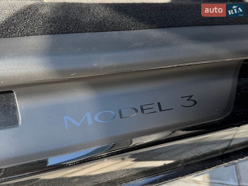 Седан Tesla Model 3 2024 в Звягеле