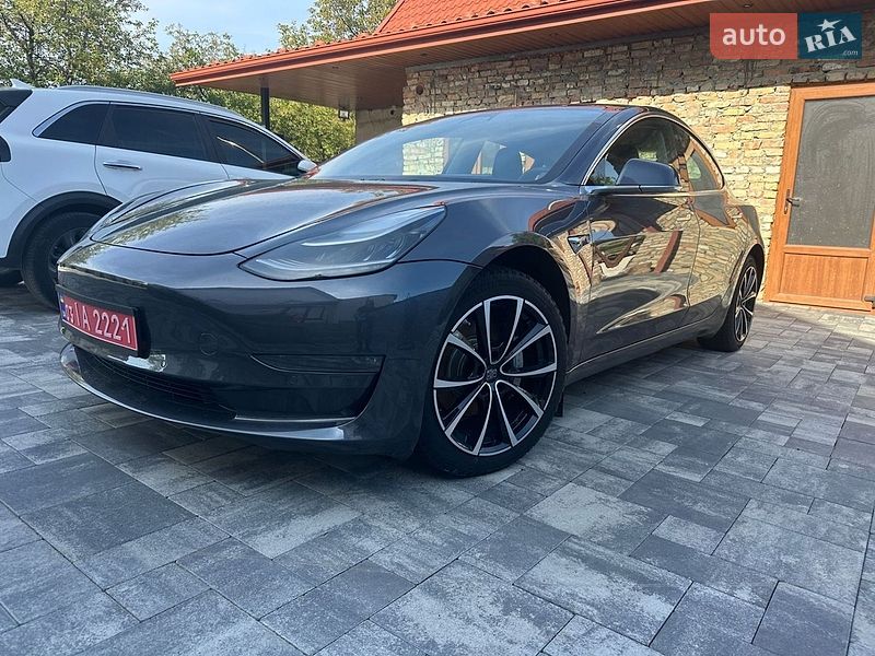 Седан Tesla Model 3 2019 в Киеве