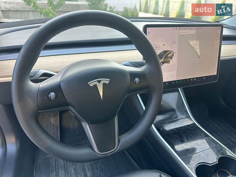 Седан Tesla Model 3 2019 в Киеве