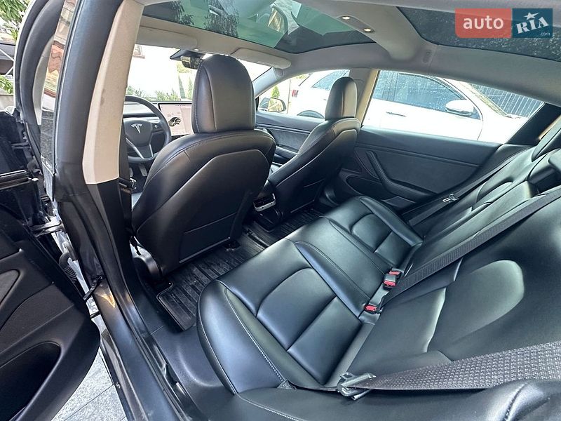 Седан Tesla Model 3 2019 в Киеве