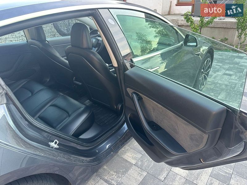 Седан Tesla Model 3 2019 в Киеве