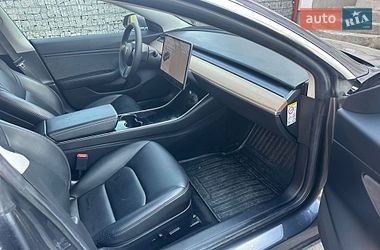 Седан Tesla Model 3 2019 в Киеве