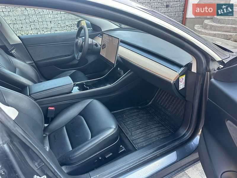 Седан Tesla Model 3 2019 в Киеве