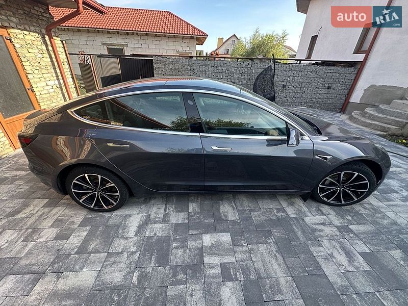 Седан Tesla Model 3 2019 в Киеве
