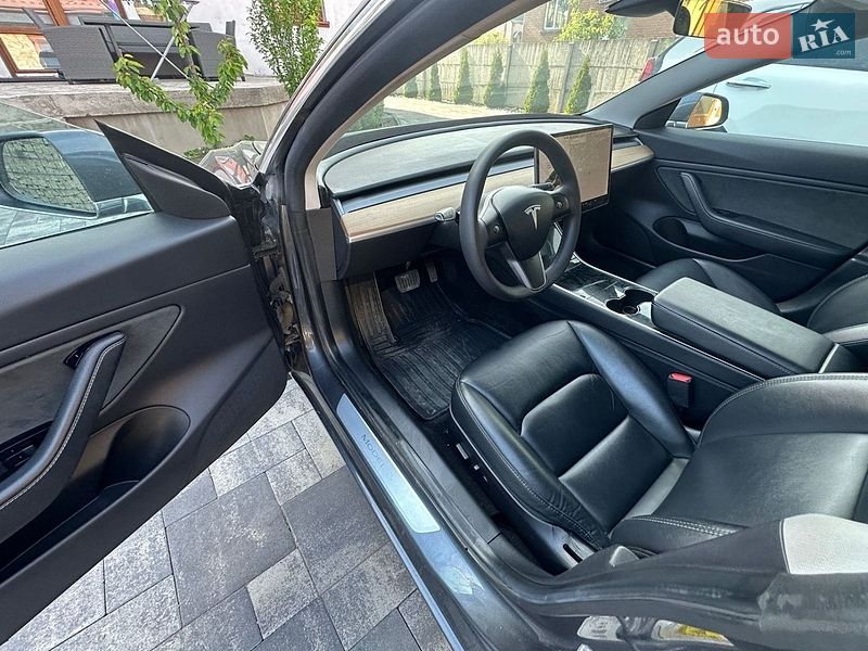 Седан Tesla Model 3 2019 в Киеве