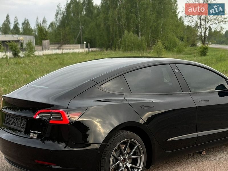 Седан Tesla Model 3 2021 в Овручі