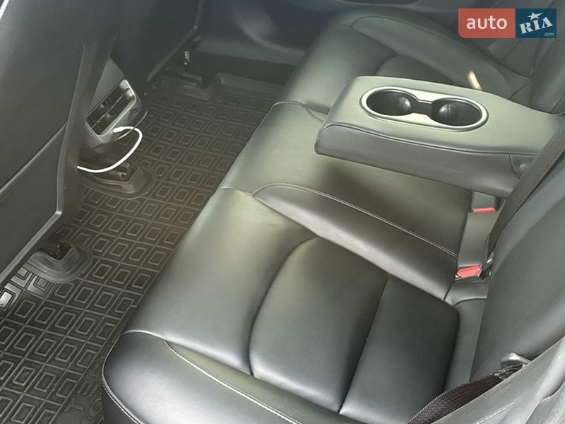 Седан Tesla Model 3 2021 в Овручі