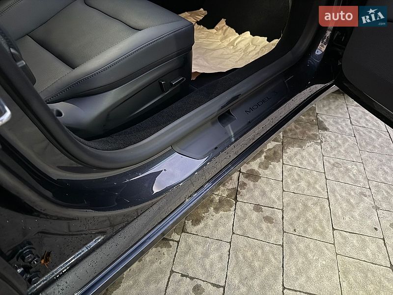 Седан Tesla Model 3 2024 в Львове