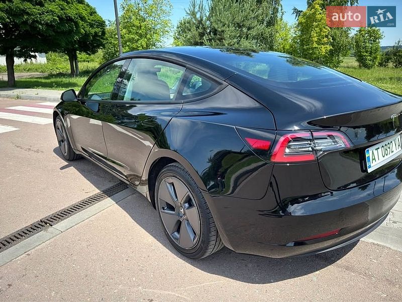 Седан Tesla Model 3 2023 в Львові