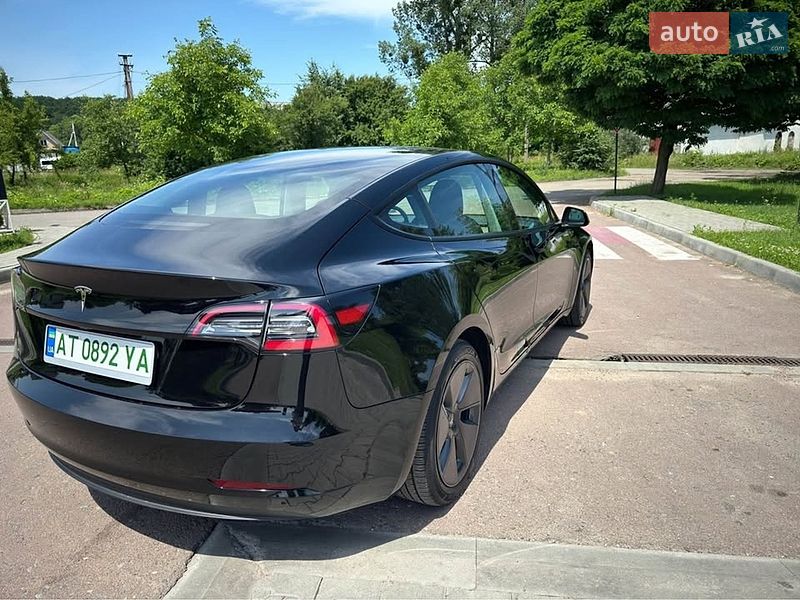Седан Tesla Model 3 2023 в Львові
