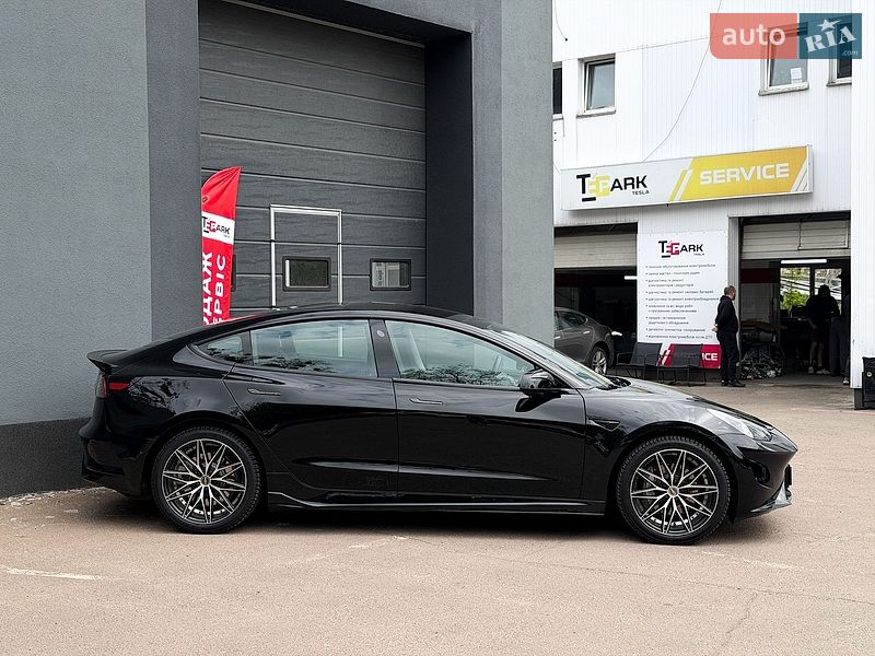 Седан Tesla Model 3 2022 в Києві