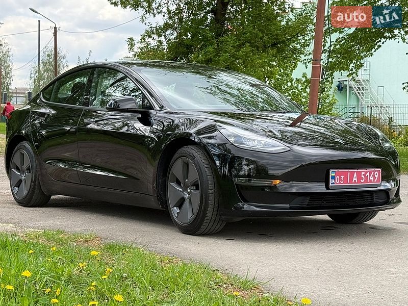Седан Tesla Model 3 2023 в Киеве