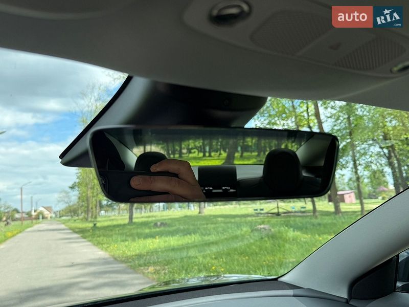 Седан Tesla Model 3 2023 в Киеве