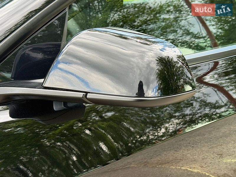 Седан Tesla Model 3 2023 в Киеве