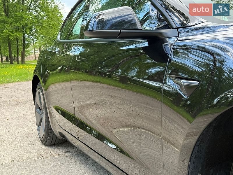 Седан Tesla Model 3 2023 в Киеве