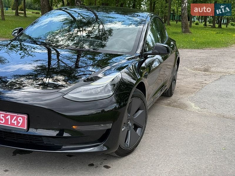 Седан Tesla Model 3 2023 в Киеве
