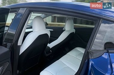 Седан Tesla Model 3 2023 в Львові