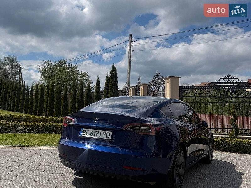 Седан Tesla Model 3 2023 в Львові