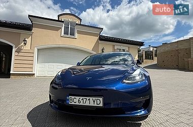 Седан Tesla Model 3 2023 в Львові