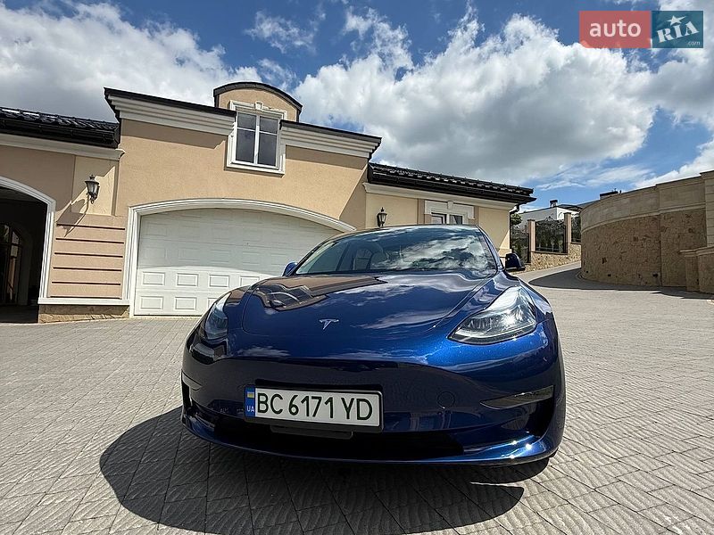 Седан Tesla Model 3 2023 в Львові