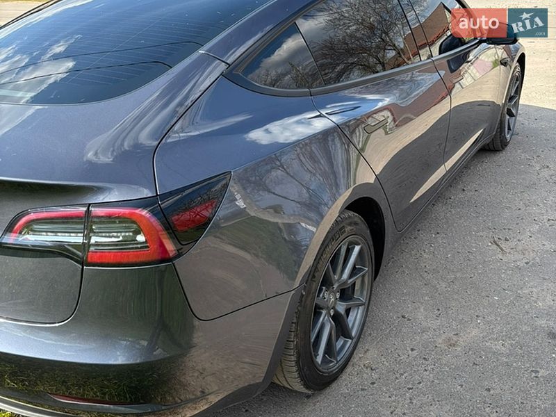 Седан Tesla Model 3 2023 в Харкові