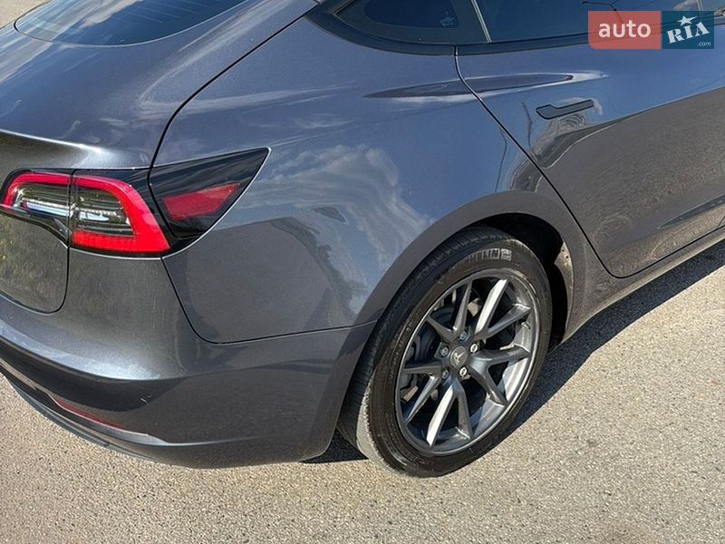 Седан Tesla Model 3 2023 в Харкові