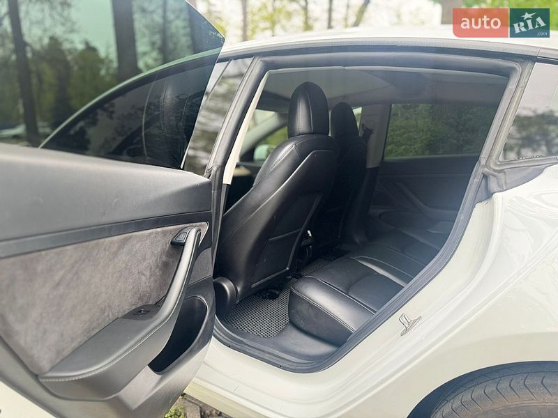 Седан Tesla Model 3 2020 в Киеве
