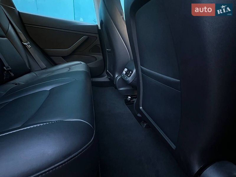 Седан Tesla Model 3 2019 в Одесі