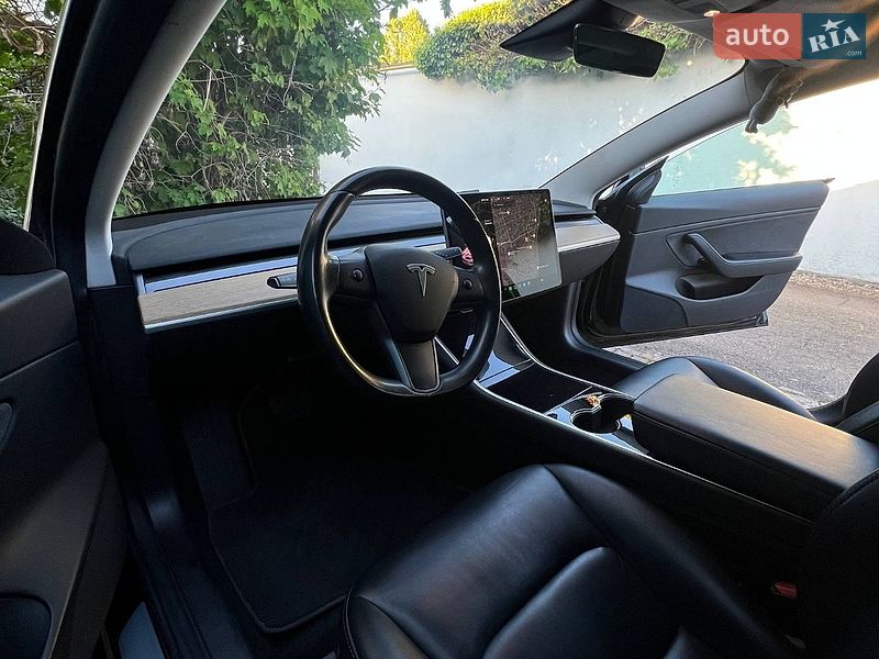 Седан Tesla Model 3 2019 в Одесі