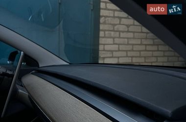 Седан Tesla Model 3 2019 в Одесі