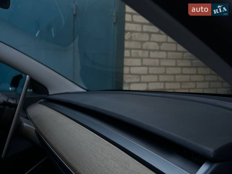 Седан Tesla Model 3 2019 в Одесі
