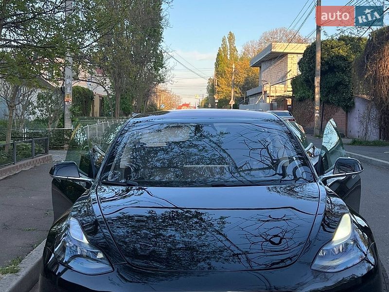 Седан Tesla Model 3 2019 в Одесі