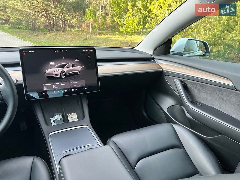 Седан Tesla Model 3 2022 в Костополе