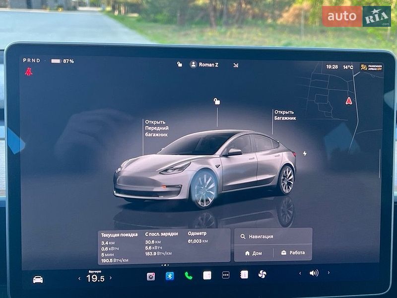 Седан Tesla Model 3 2022 в Костополе