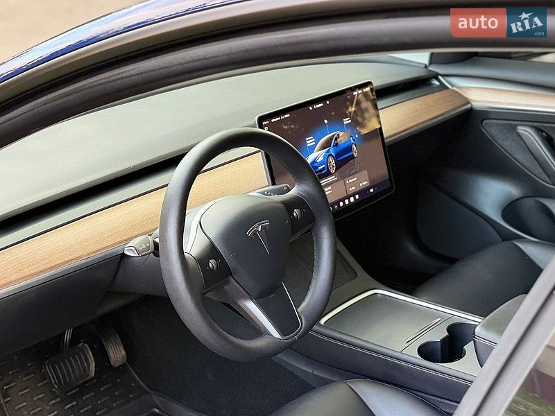 Седан Tesla Model 3 2022 в Ивано-Франковске