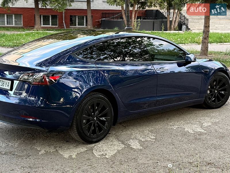 Седан Tesla Model 3 2022 в Ивано-Франковске