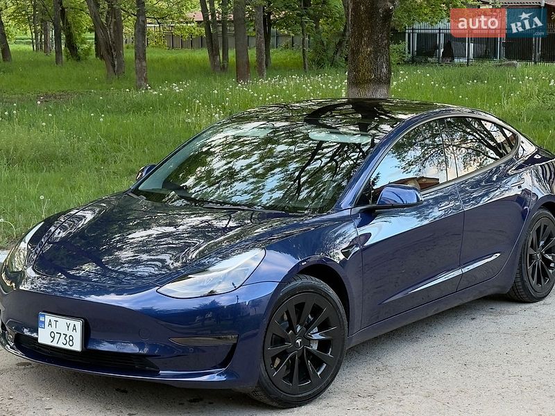 Седан Tesla Model 3 2022 в Ивано-Франковске