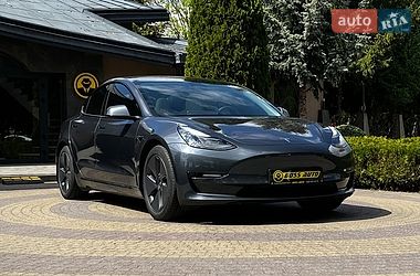 Седан Tesla Model 3 2022 в Львове