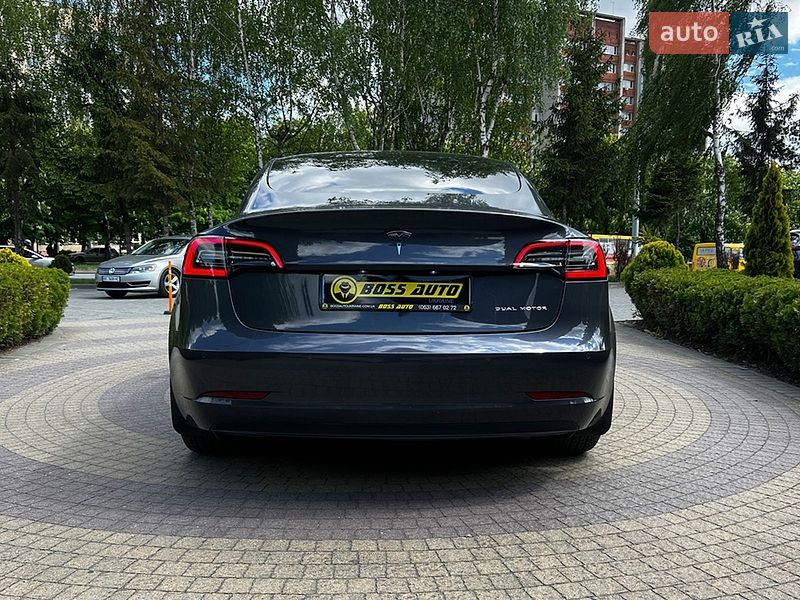Седан Tesla Model 3 2022 в Львове