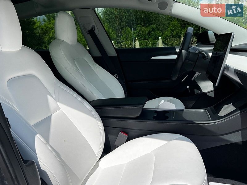 Седан Tesla Model 3 2022 в Львове