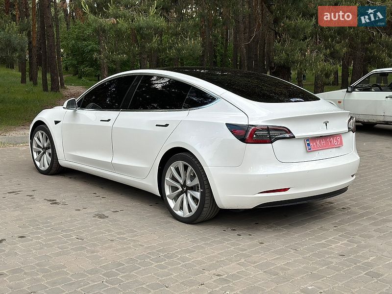 Седан Tesla Model 3 2018 в Кременчуці