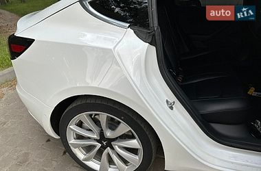 Седан Tesla Model 3 2018 в Кременчуці