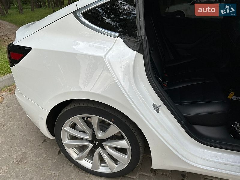 Седан Tesla Model 3 2018 в Кременчуці